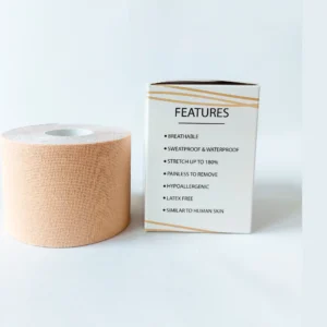 DreamGlow Boob Tape 5cm in sandy beige op neutrale achtergrond