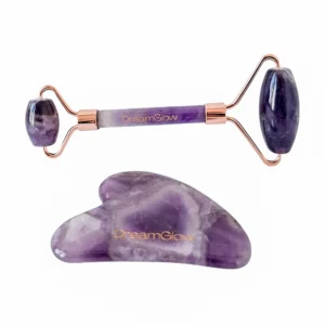 DreamGlow Gezichtsroller & Gua Sha Set in amethist op neutrale achtergrond