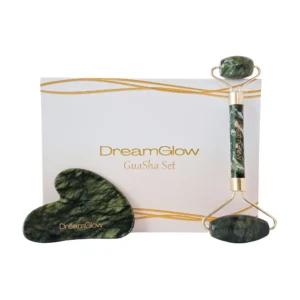 DreamGlow Gezichtsroller & Gua Sha Set in jade van opzij gezien