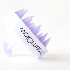 DreamGlow Scalp Massager in wit op neutrale achtergrond