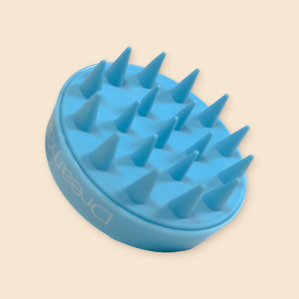 DreamGlow Shampooborstel klassiek Blauw – noppen, schuin van voren