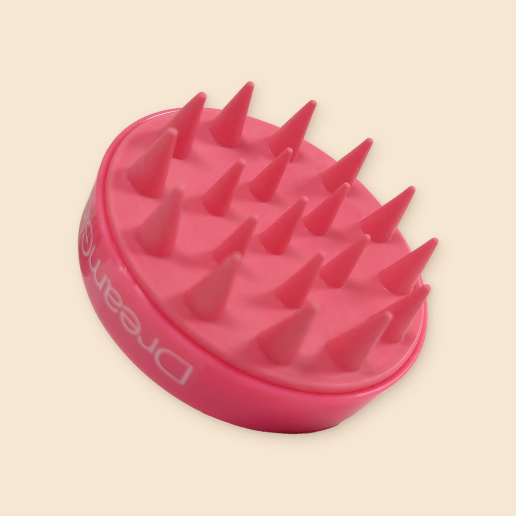 DreamGlow Shampooborstel klassiek Hot pink – noppen, schuin van voren