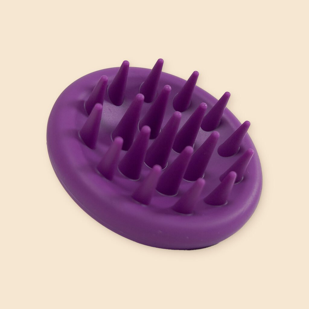 DreamGlow Shampooborstel siliconen Paars – noppen, schuin van voren